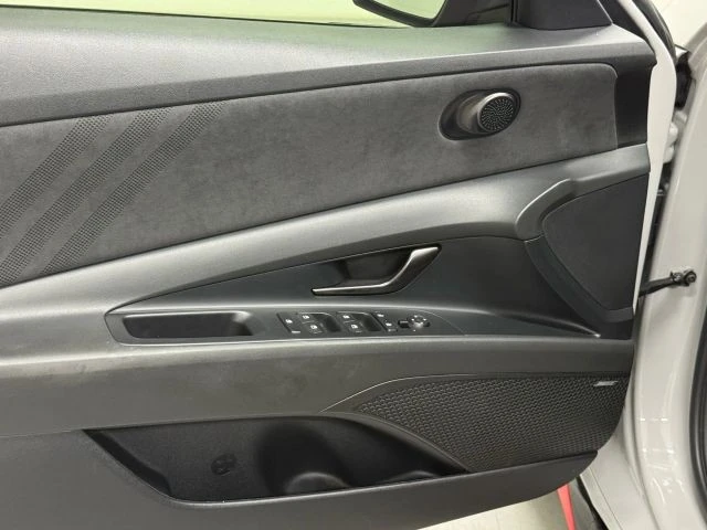 2022 Hyundai Elantra - Image 19 of 21