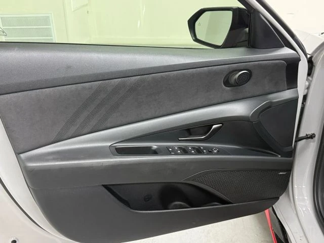 2022 Hyundai Elantra - Image 18 of 21