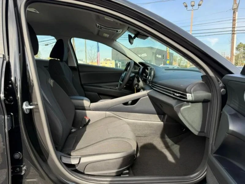 2022 Hyundai Elantra - Image 9 of 12
