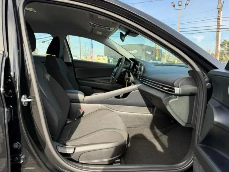2022 Hyundai Elantra - Image 9 of 12