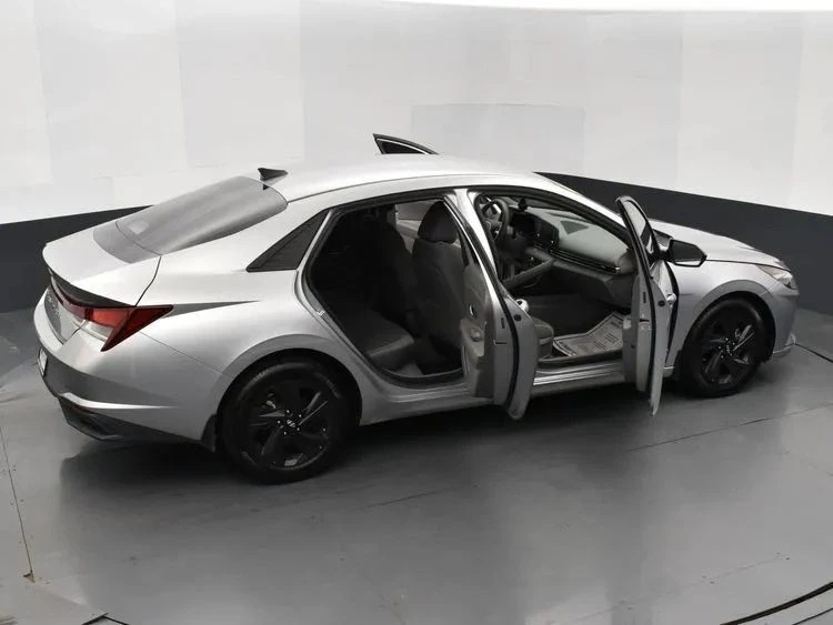 2022 Hyundai Elantra - Image 6 of 12