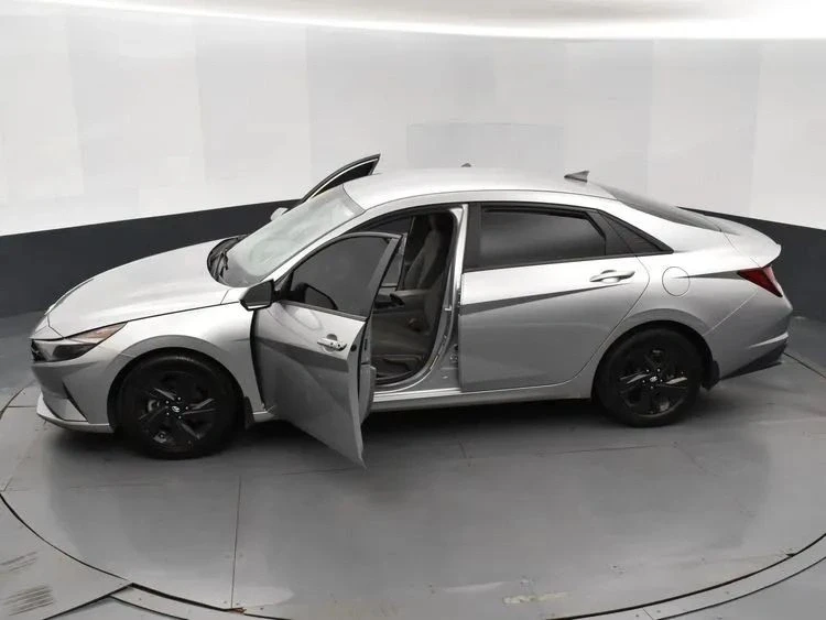 2022 Hyundai Elantra - Image 7 of 12