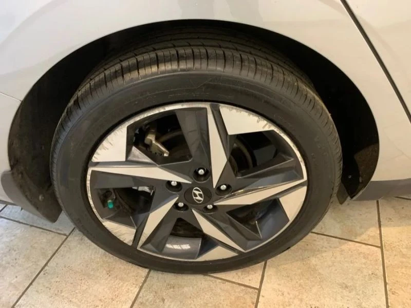 2022 Hyundai Elantra - Image 10 of 12