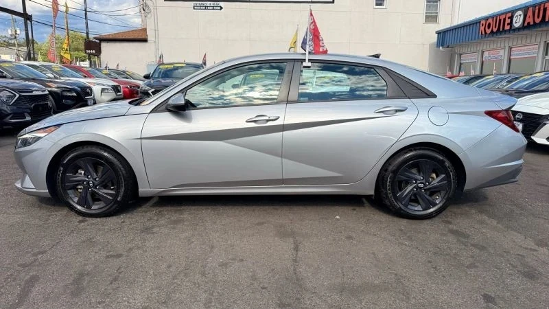 2022 Hyundai Elantra - Image 10 of 12