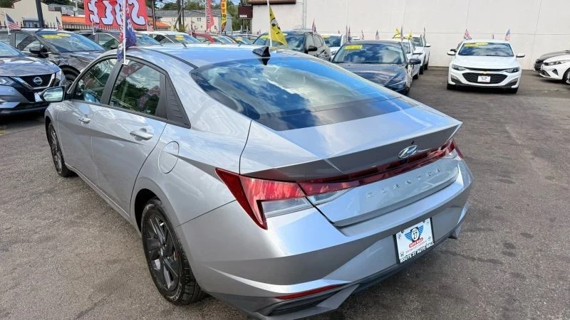 2022 Hyundai Elantra - Image 5 of 12