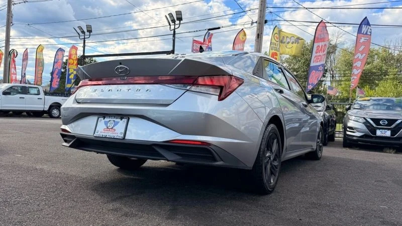 2022 Hyundai Elantra - Image 9 of 12