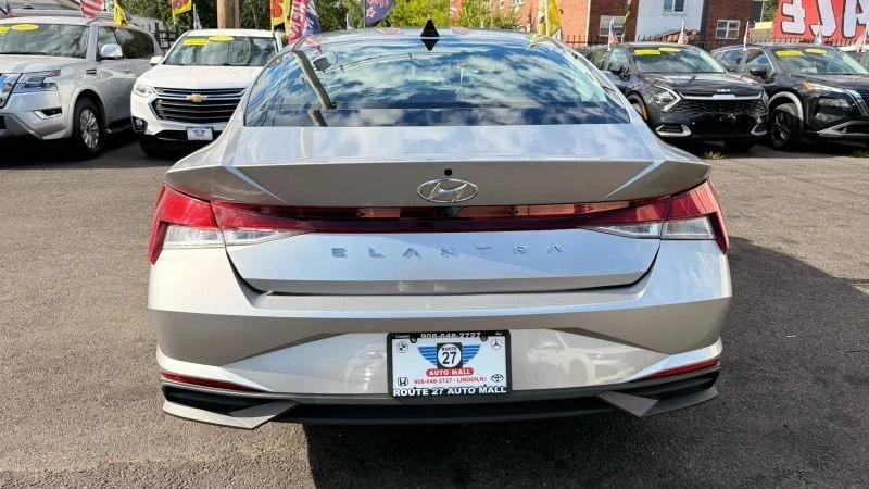 2022 Hyundai Elantra - Image 6 of 12