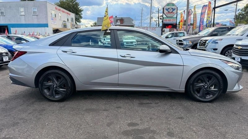 2022 Hyundai Elantra - Image 11 of 12