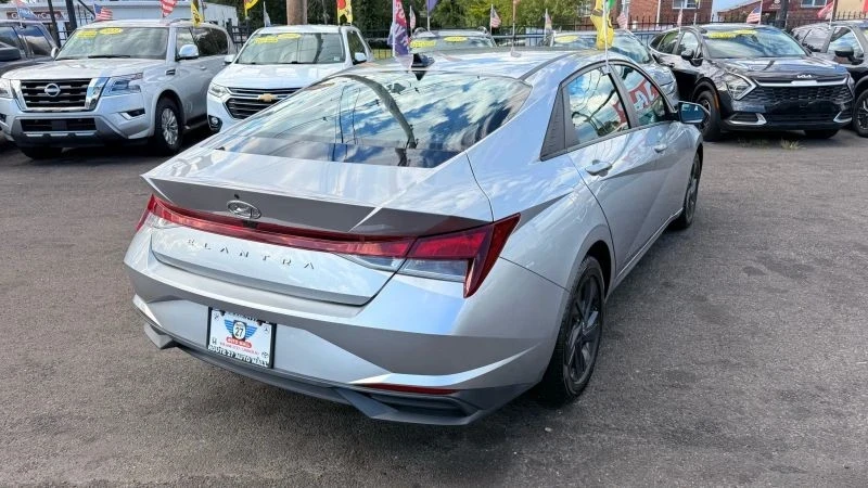 2022 Hyundai Elantra - Image 7 of 12