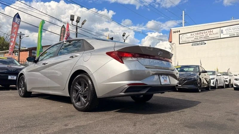 2022 Hyundai Elantra - Image 8 of 12