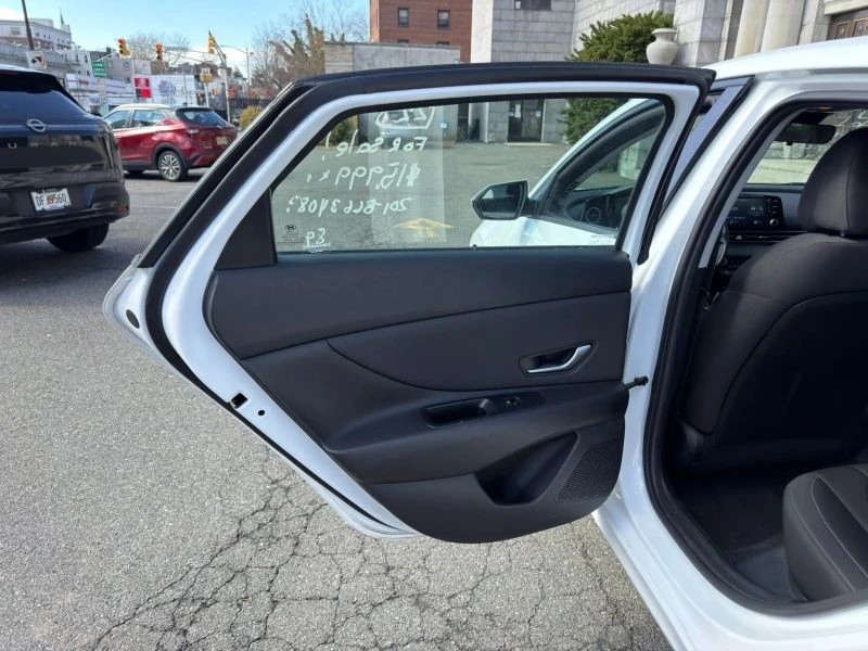 2022 Hyundai Elantra - Image 10 of 12