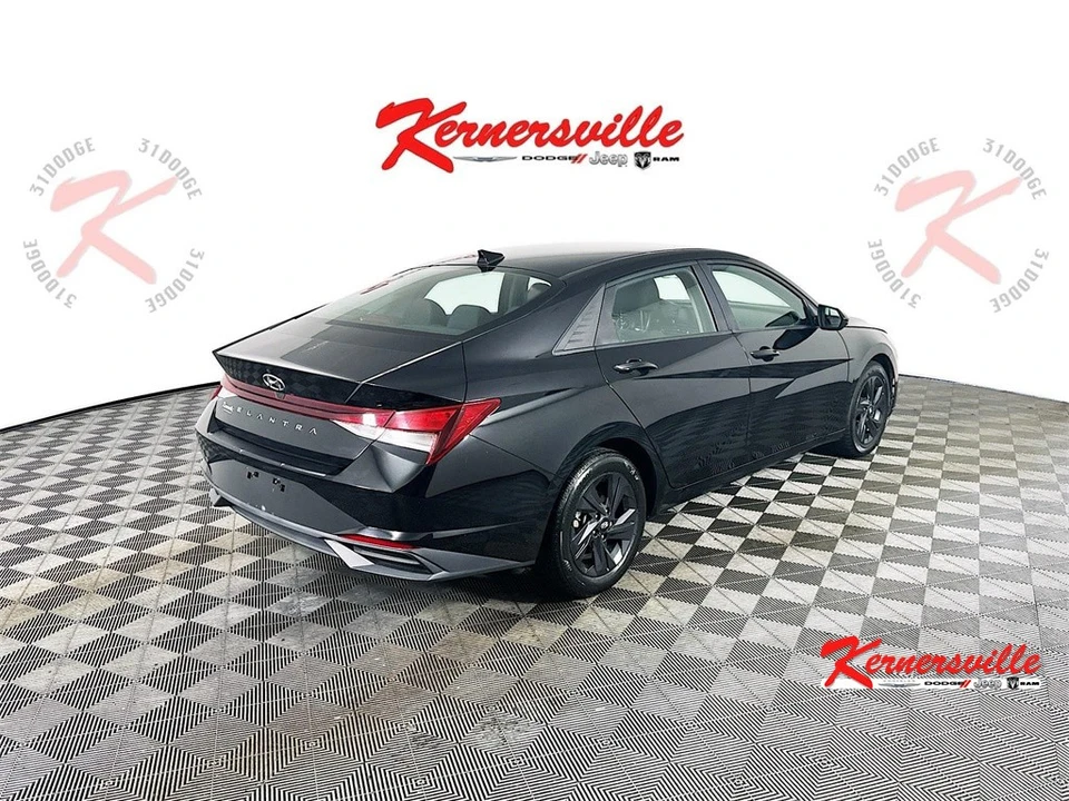 2022 Hyundai Elantra - Image 7 of 12