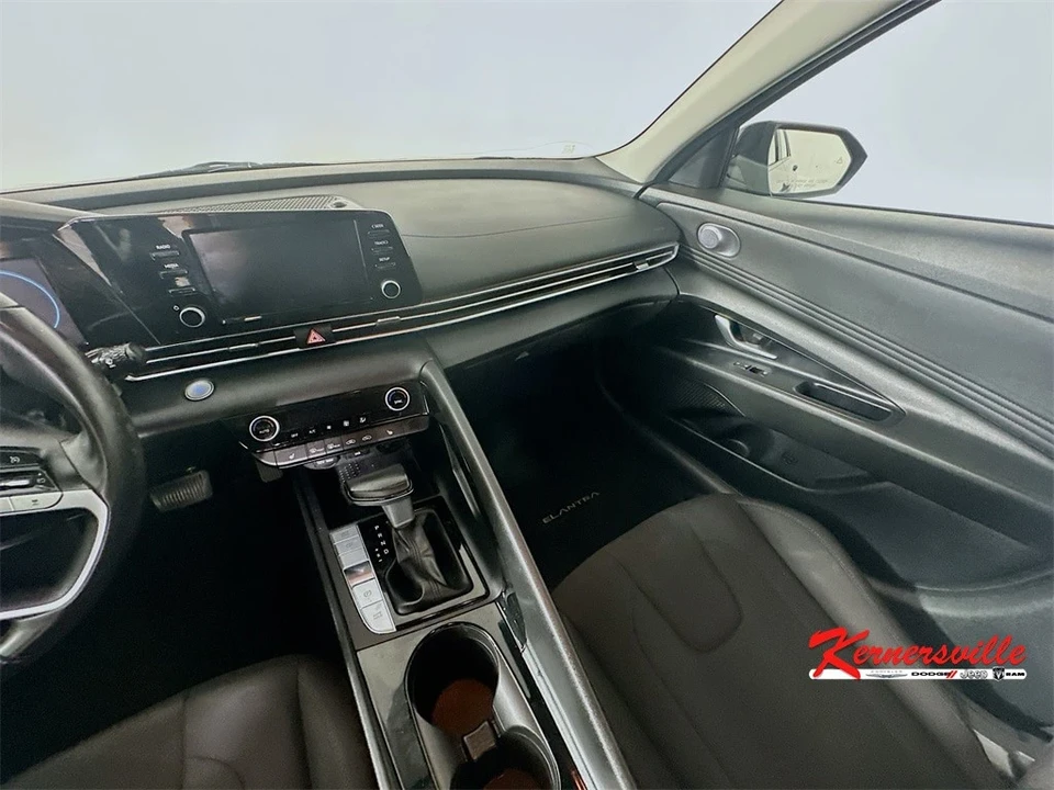 2022 Hyundai Elantra - Image 11 of 12