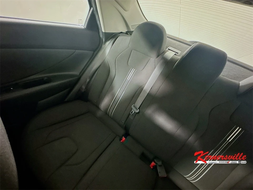 2022 Hyundai Elantra - Image 12 of 21