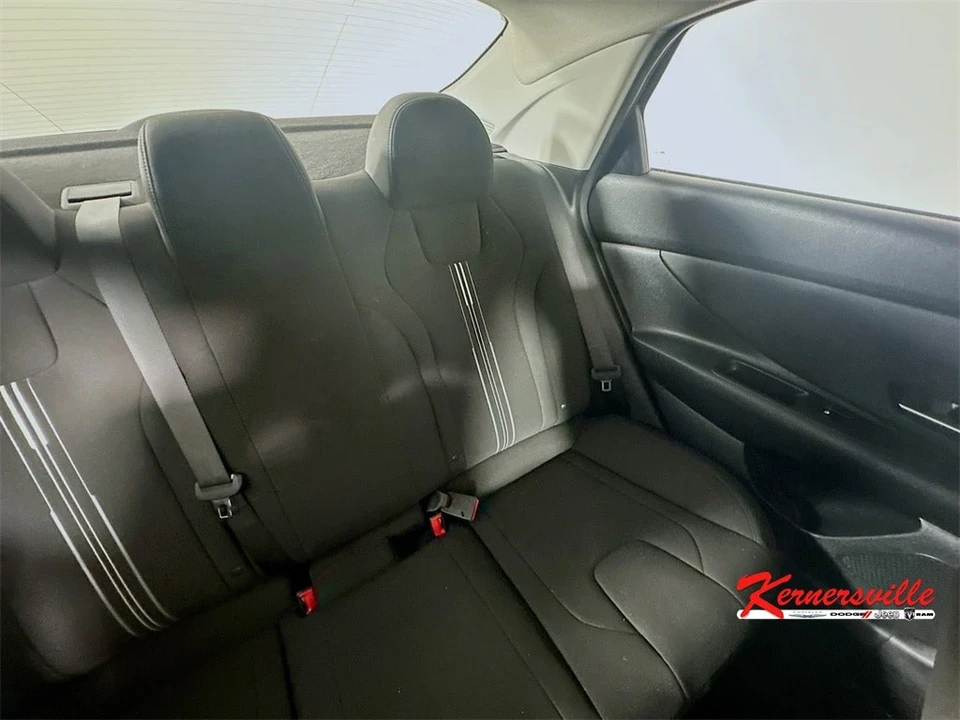 2022 Hyundai Elantra - Image 14 of 21