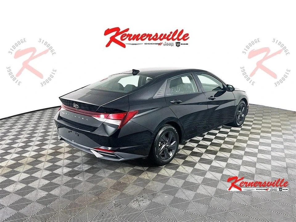 2022 Hyundai Elantra - Image 7 of 21