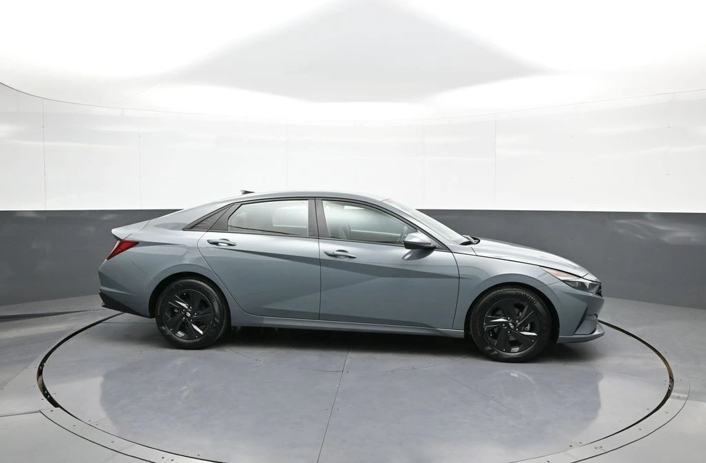 2022 Hyundai Elantra - Image 5 of 12