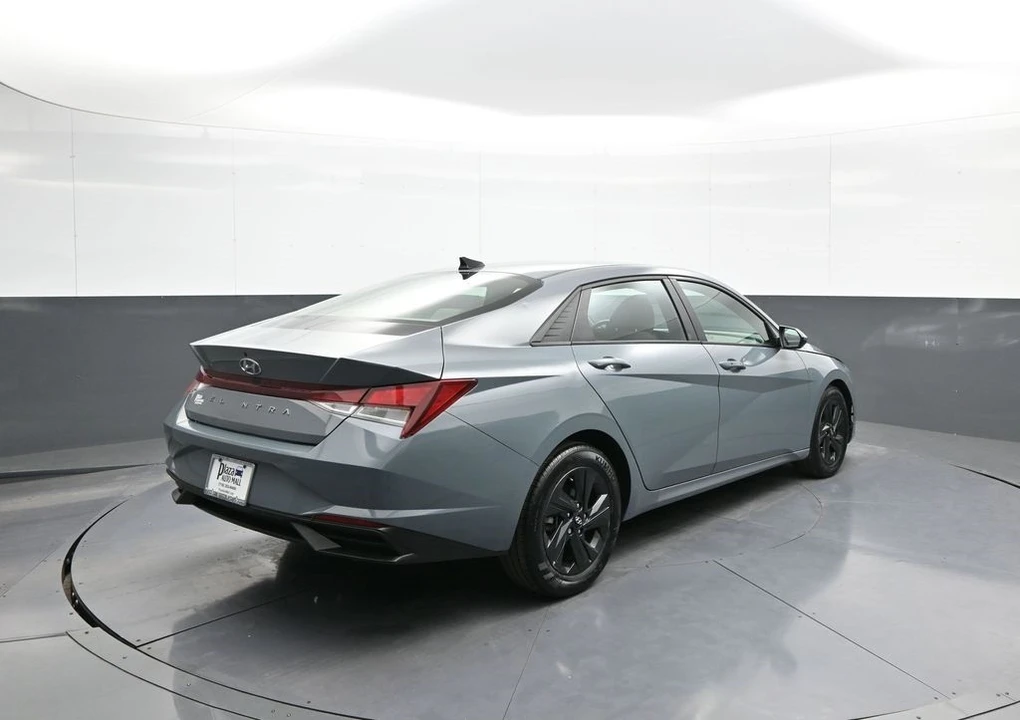 2022 Hyundai Elantra - Image 6 of 12