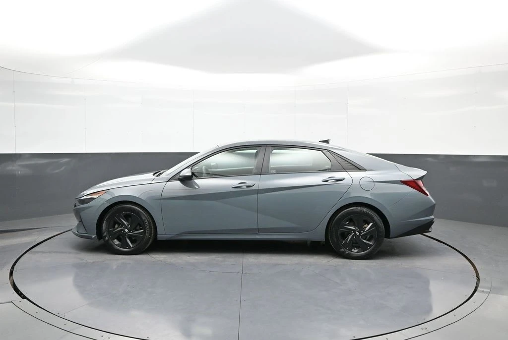 2022 Hyundai Elantra - Image 9 of 12