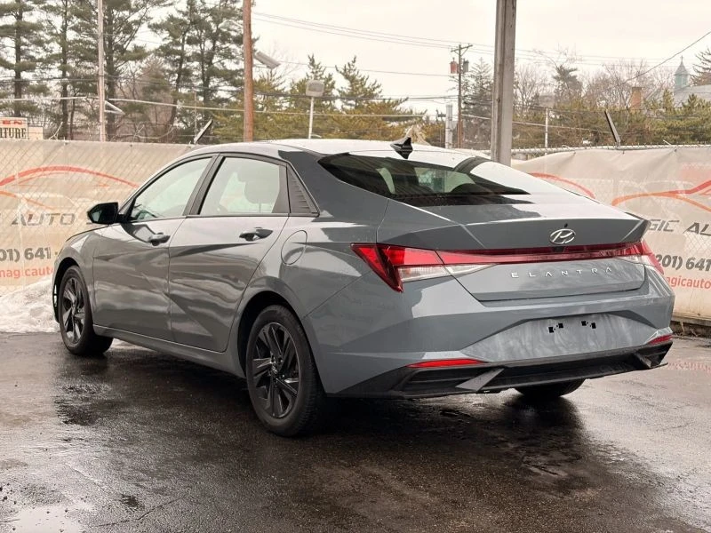 2022 Hyundai Elantra - Image 9 of 12