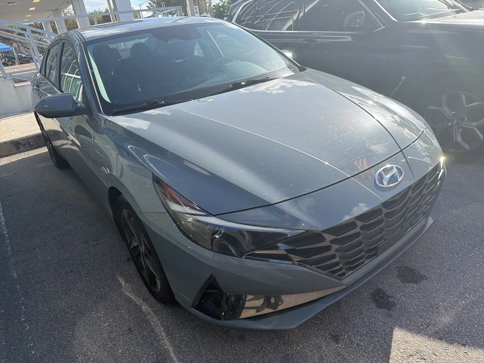 2022 Hyundai Elantra - Image 2 of 4