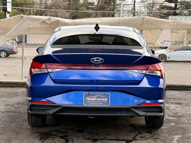 2022 Hyundai Elantra - Image 10 of 12