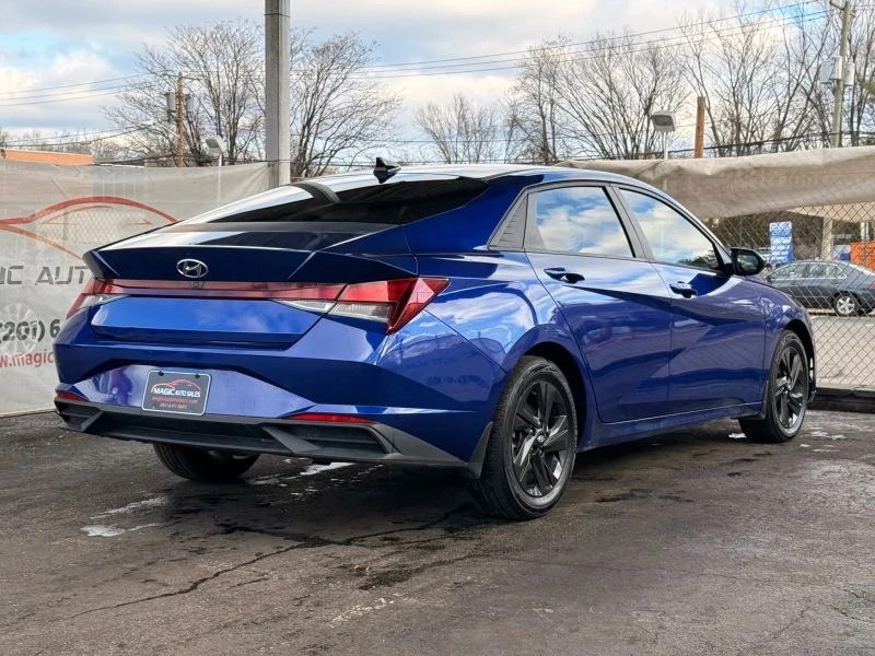 2022 Hyundai Elantra - Image 9 of 12
