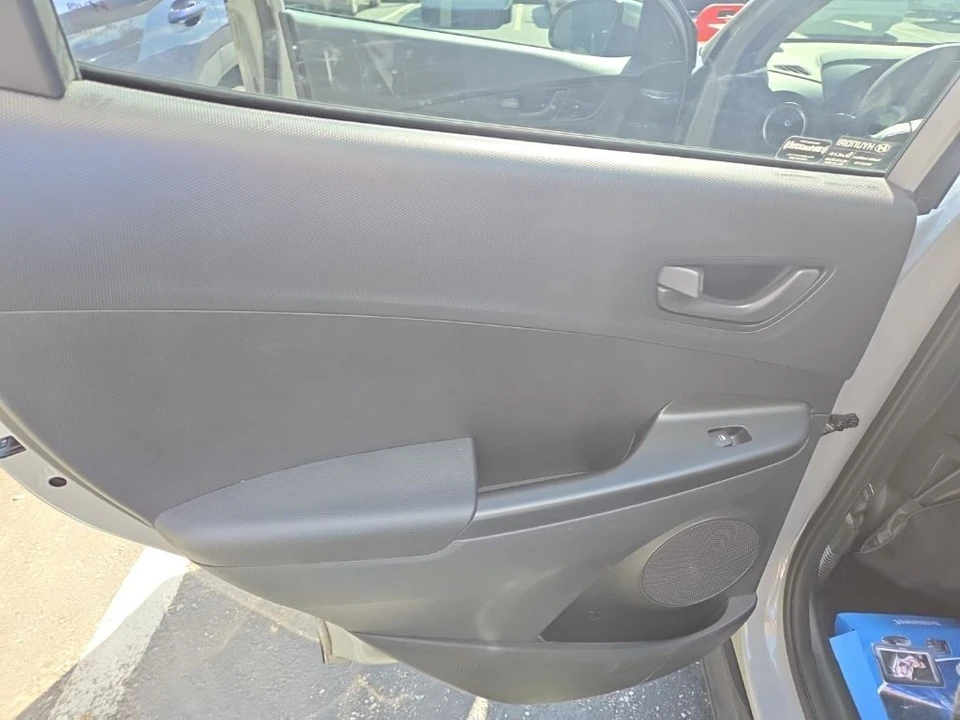2022 Hyundai Kona - Image 7 of 12