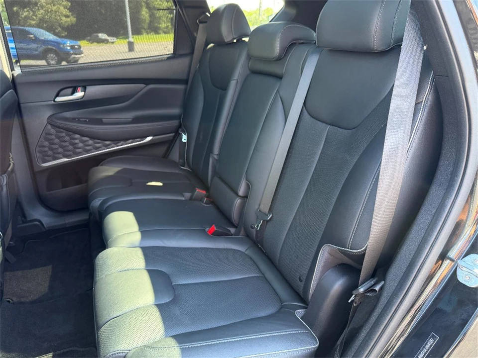 2022 Hyundai Santa Fe - Image 25 of 31