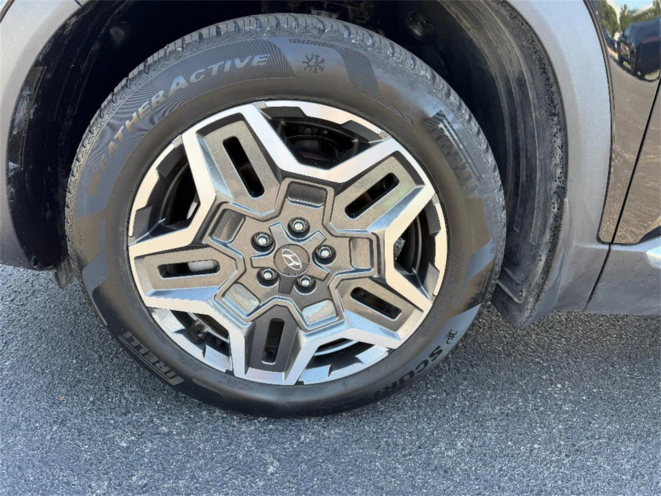 2022 Hyundai Santa Fe - Image 9 of 31