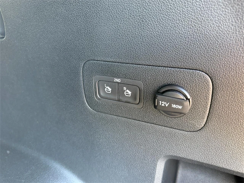2022 Hyundai Santa Fe - Image 13 of 31