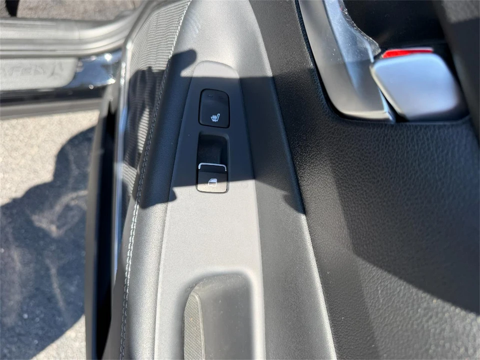 2022 Hyundai Santa Fe - Image 24 of 31
