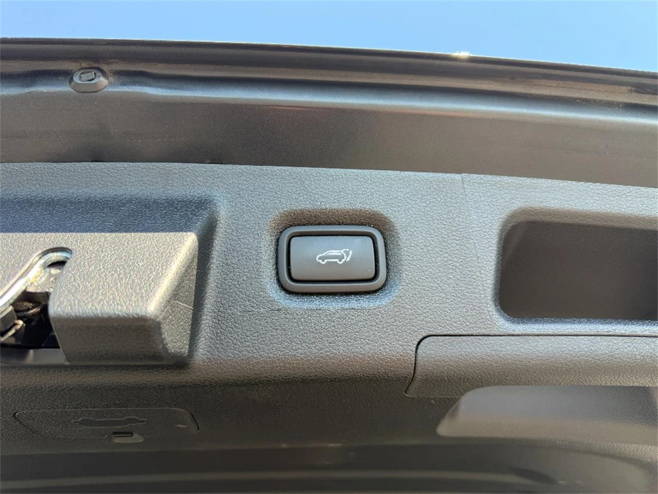 2022 Hyundai Santa Fe - Image 16 of 31