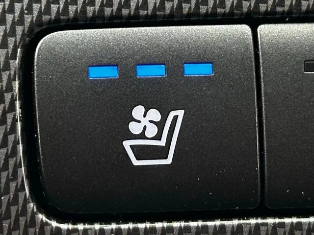 2022 Hyundai Santa Fe - Image 8 of 12