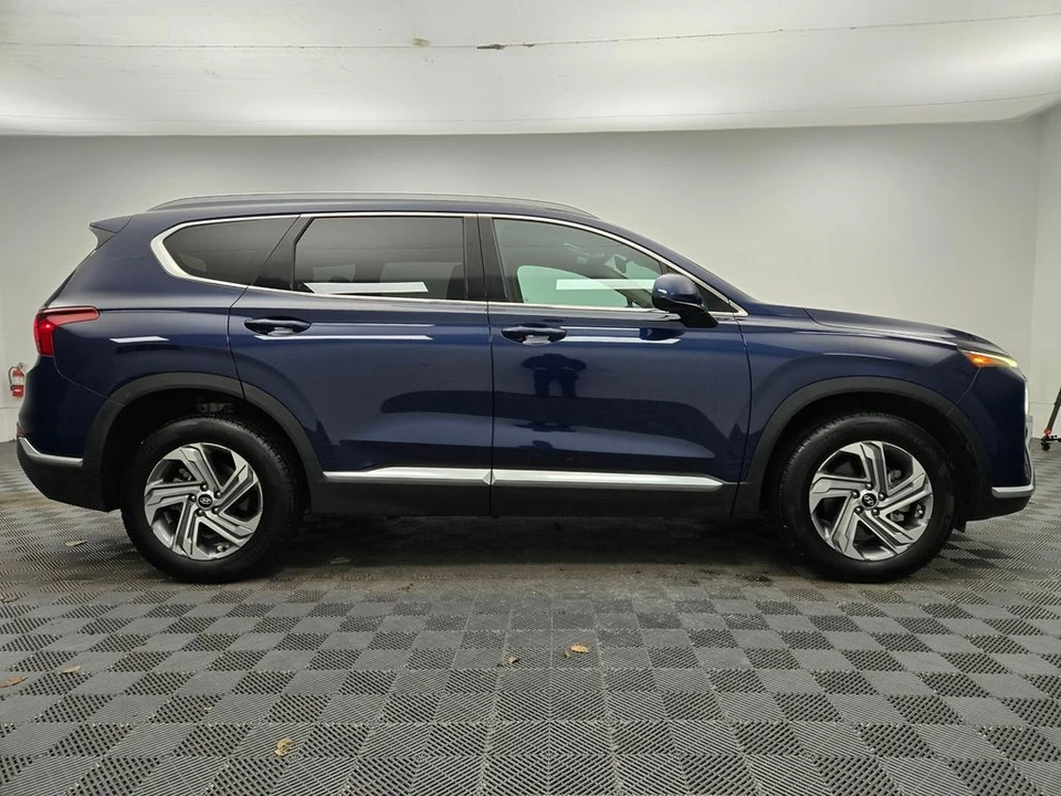 2022 Hyundai Santa Fe - Image 8 of 12