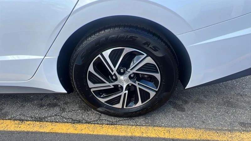 2022 Hyundai Sonata - Image 10 of 12