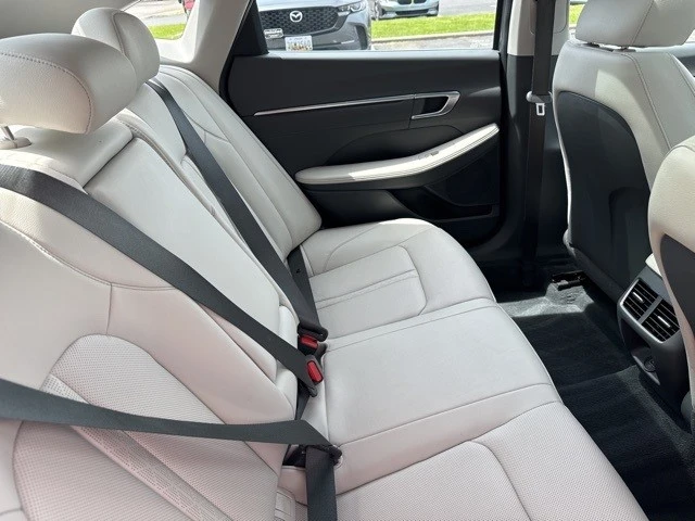 2022 Hyundai Sonata - Image 9 of 17
