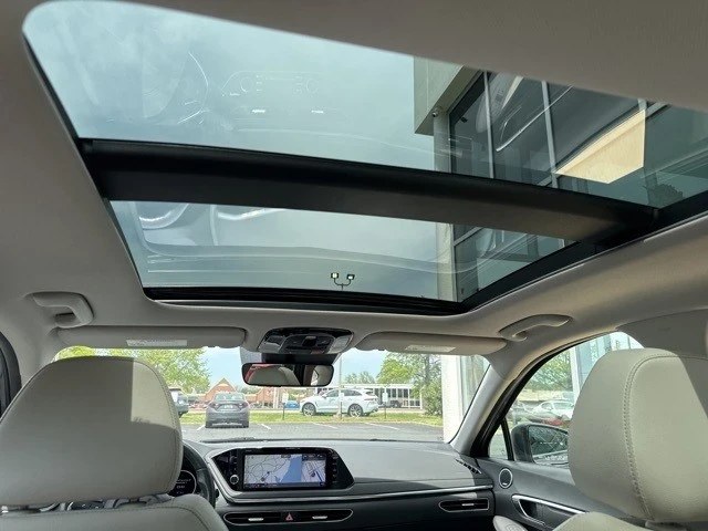 2022 Hyundai Sonata - Image 10 of 12