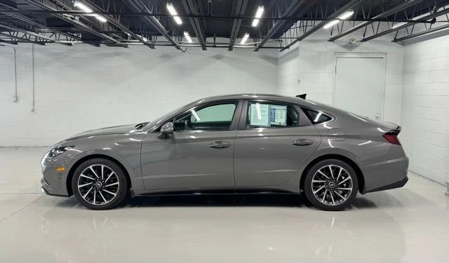 2022 Hyundai Sonata - Image 2 of 27