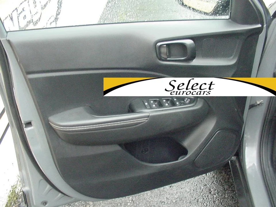 2022 Hyundai Venue - Image 8 of 12