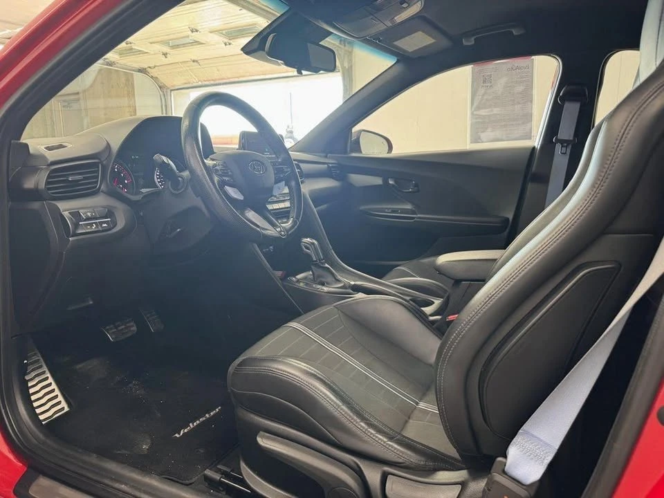 2022 Hyundai Veloster - Image 9 of 10