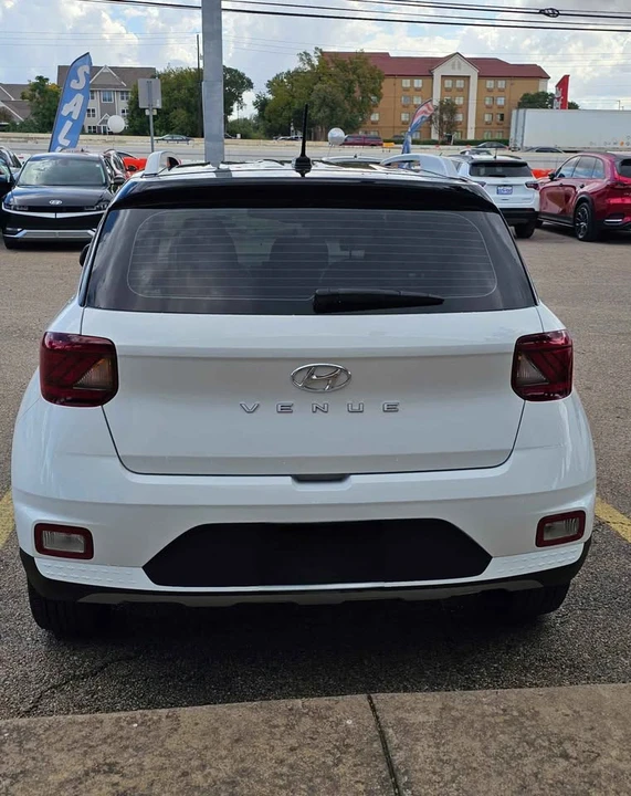 2022 Hyundai Venue - Image 3 of 7