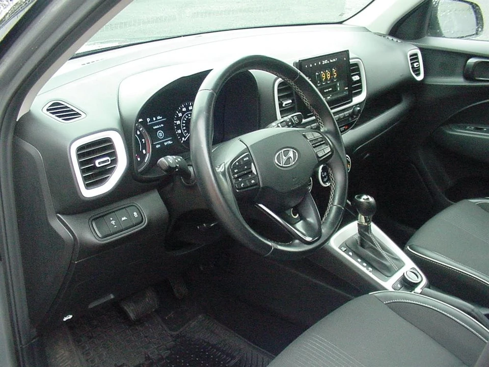 2022 Hyundai Venue - Image 9 of 12