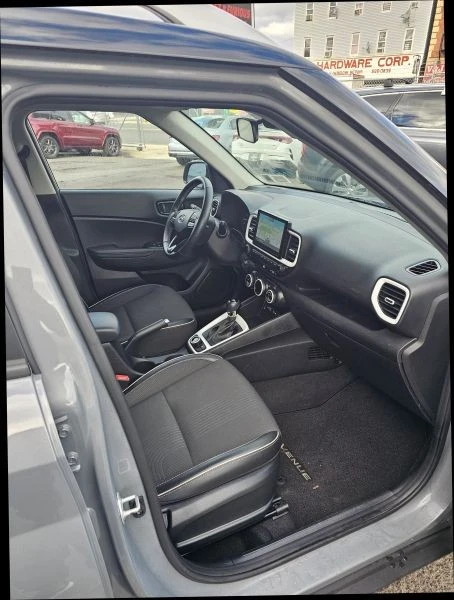 2022 Hyundai Venue - Image 8 of 12