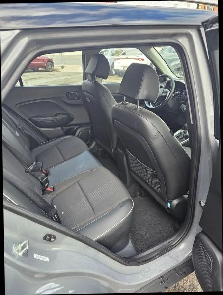 2022 Hyundai Venue - Image 9 of 12