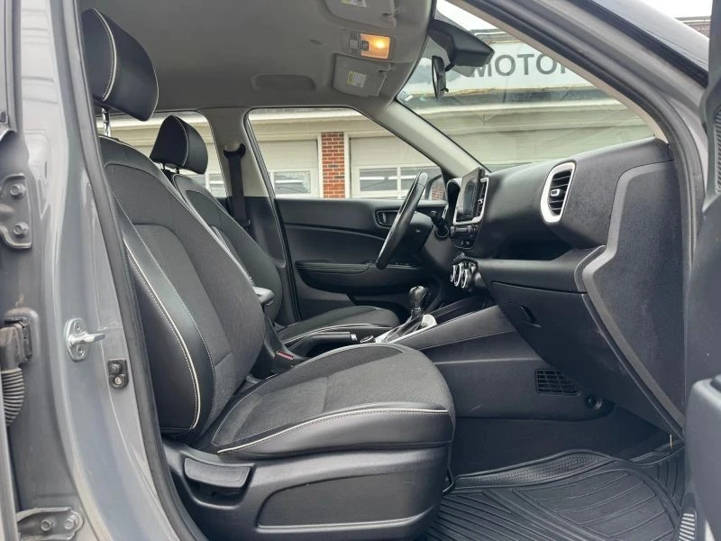 2022 Hyundai Venue - Image 10 of 12