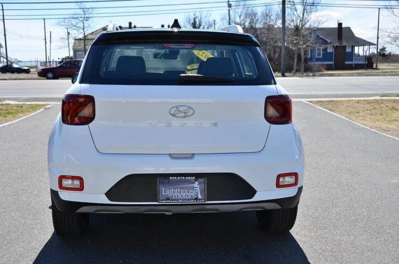 2022 Hyundai Venue - Image 8 of 12