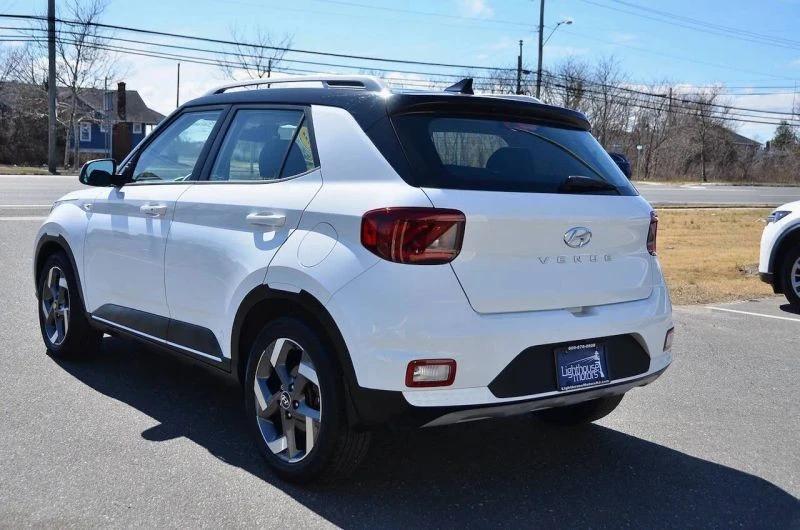 2022 Hyundai Venue - Image 7 of 12