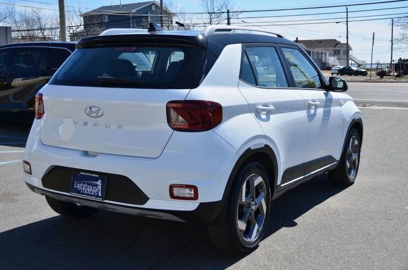 2022 Hyundai Venue - Image 9 of 12