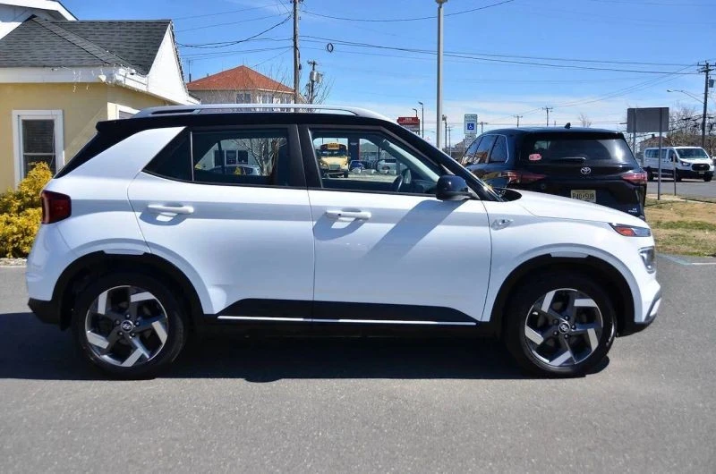 2022 Hyundai Venue - Image 10 of 12